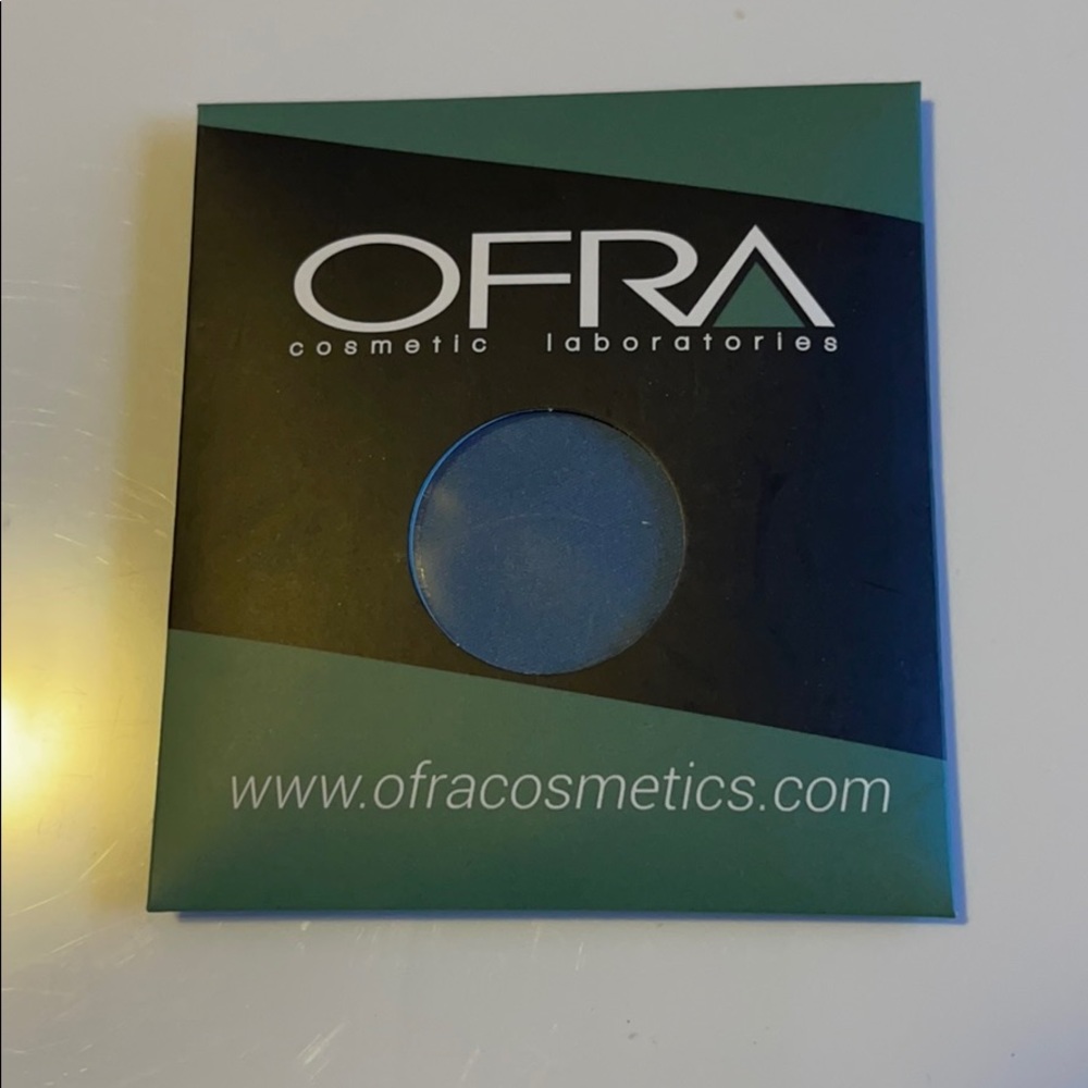Ofra pan eyeshadow in “blue jeans”